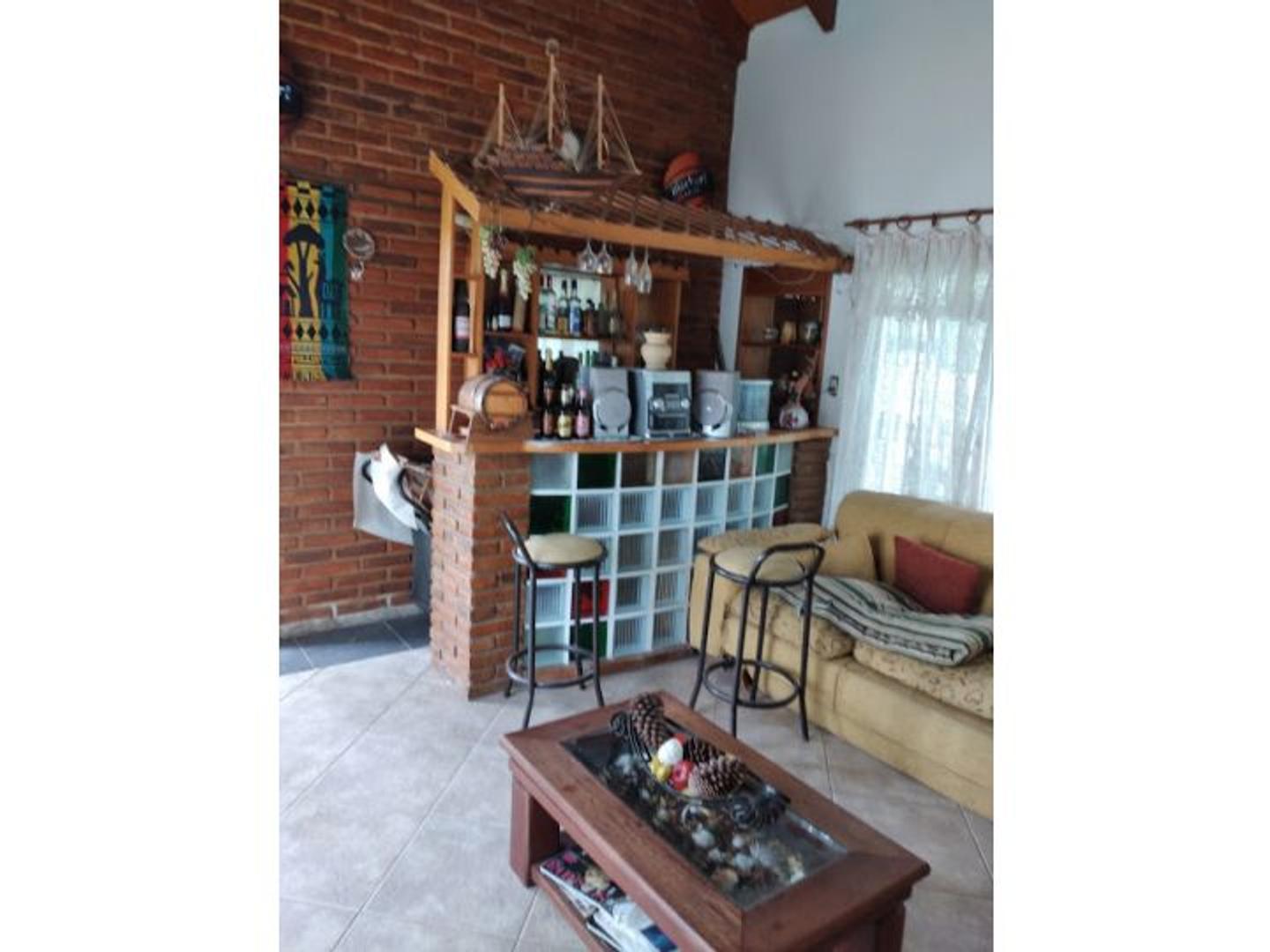 HERMOSA CASA CON TERRENO EN LAS CAROLINAS