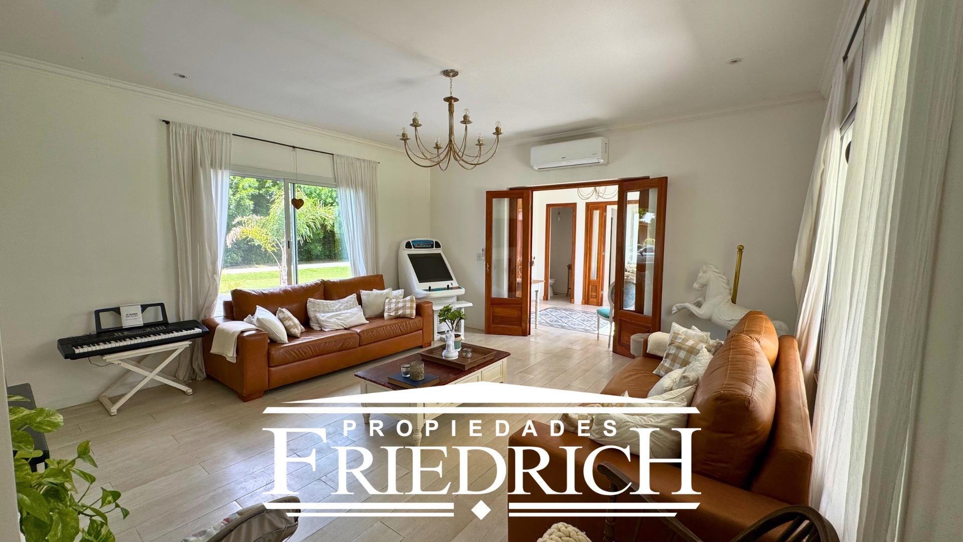 Casa en Venta con 6 cocheras