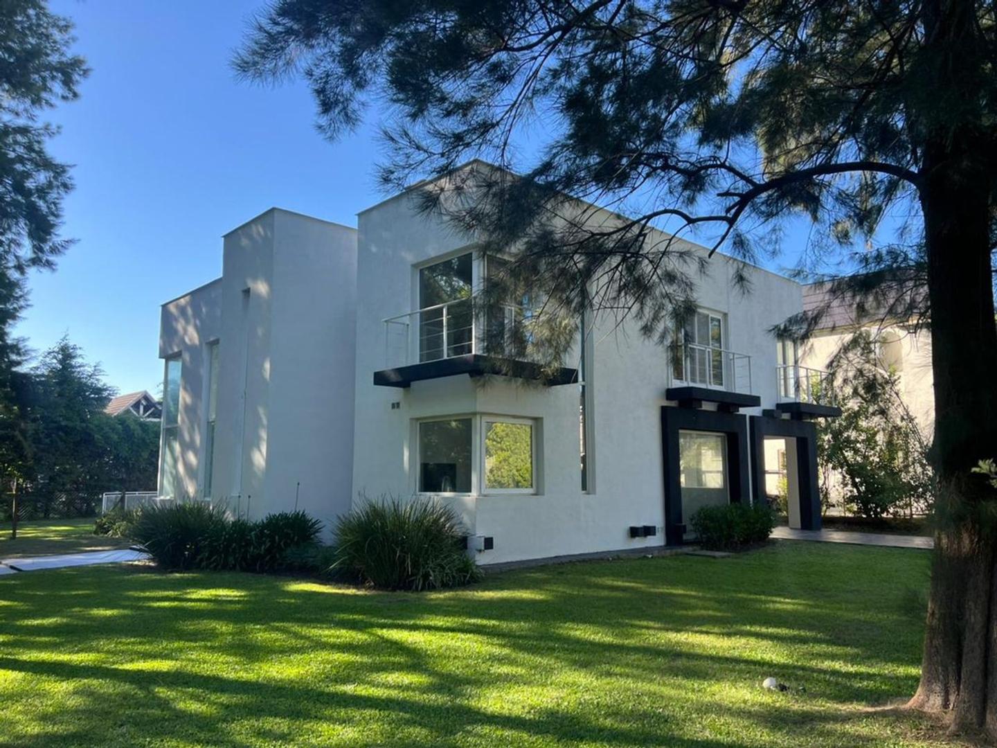 Casa en Alquiler de 3 dormitorios