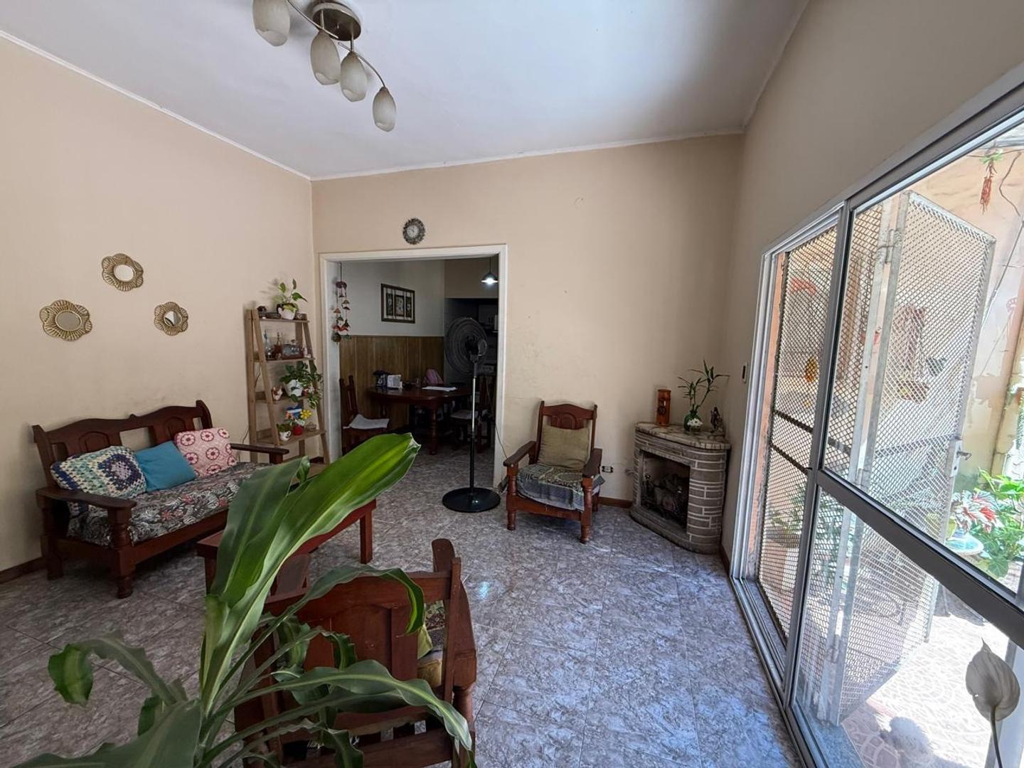 Casa en Venta con 6 cocheras