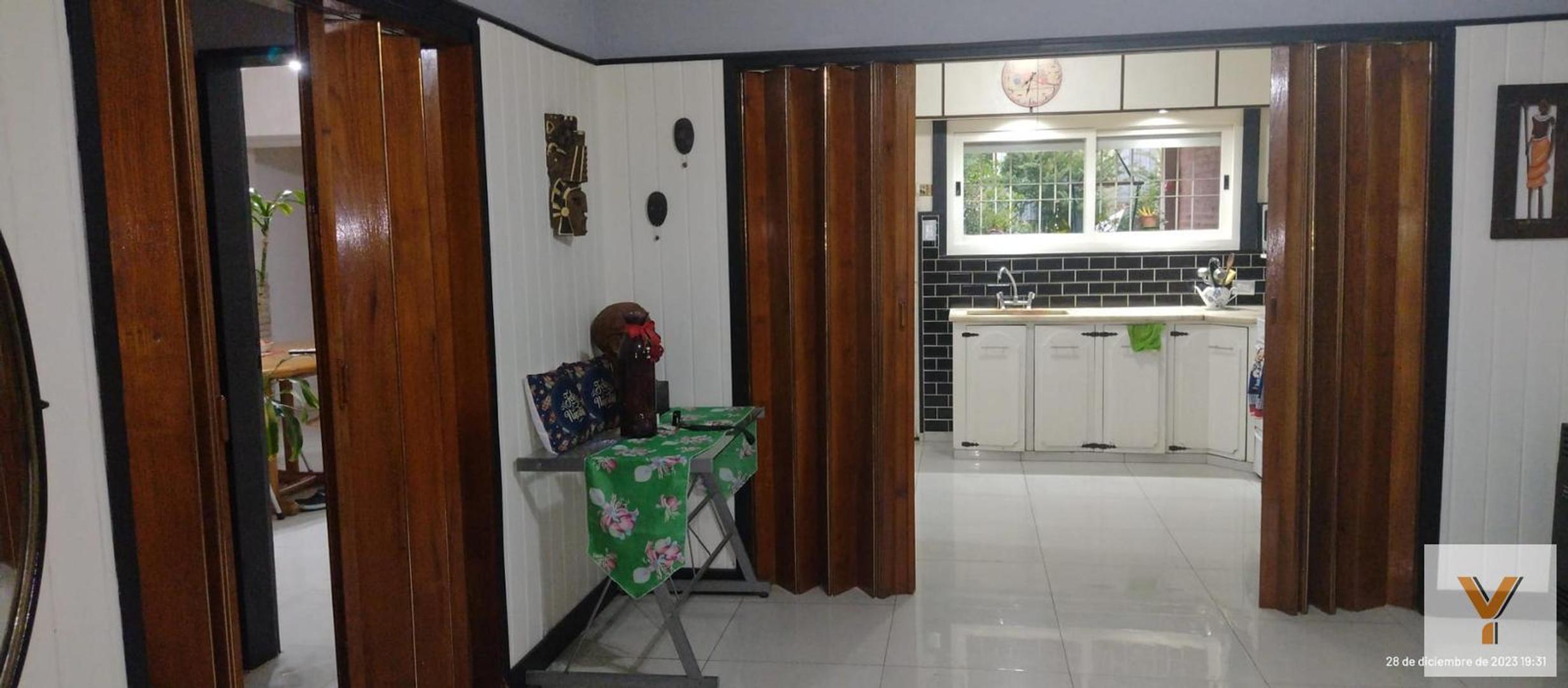 Casa en venta - 3 Dormitorios 3 Baños - 450Mts2 - Florencio Varela