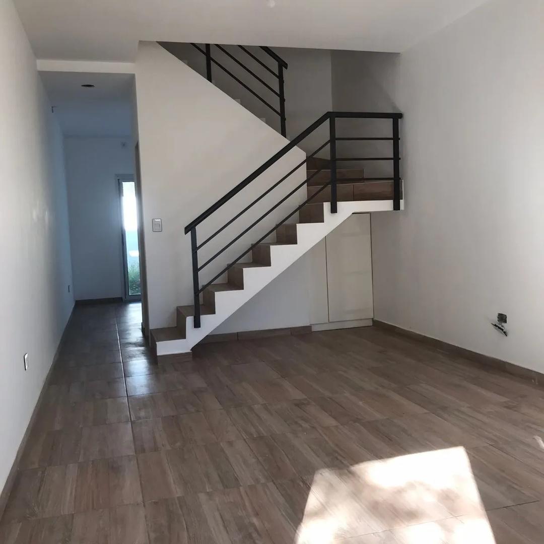 Casa 3 ambientes con 2 baños