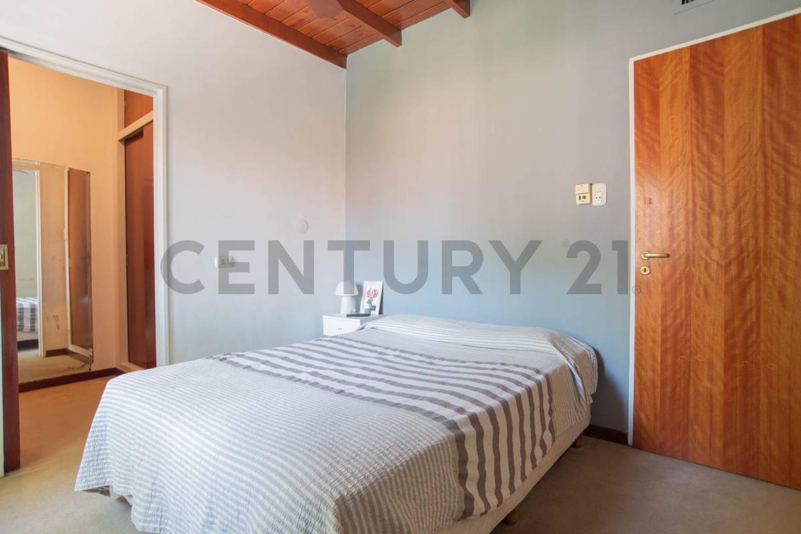 EN VENTA HERMOSA CASA EN CALLE CHASSAING, VILLA SARMIENTO