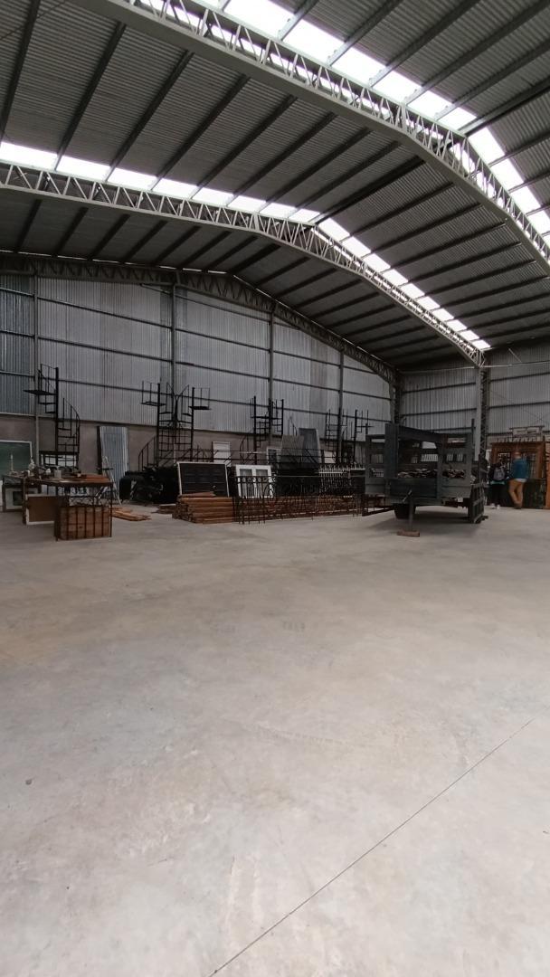 GALPON EN VENTA, ESQUINA COMERCIAL E INDUSTRIAL.