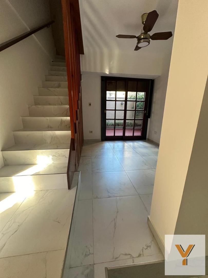 Casa en Venta con 3 cocheras