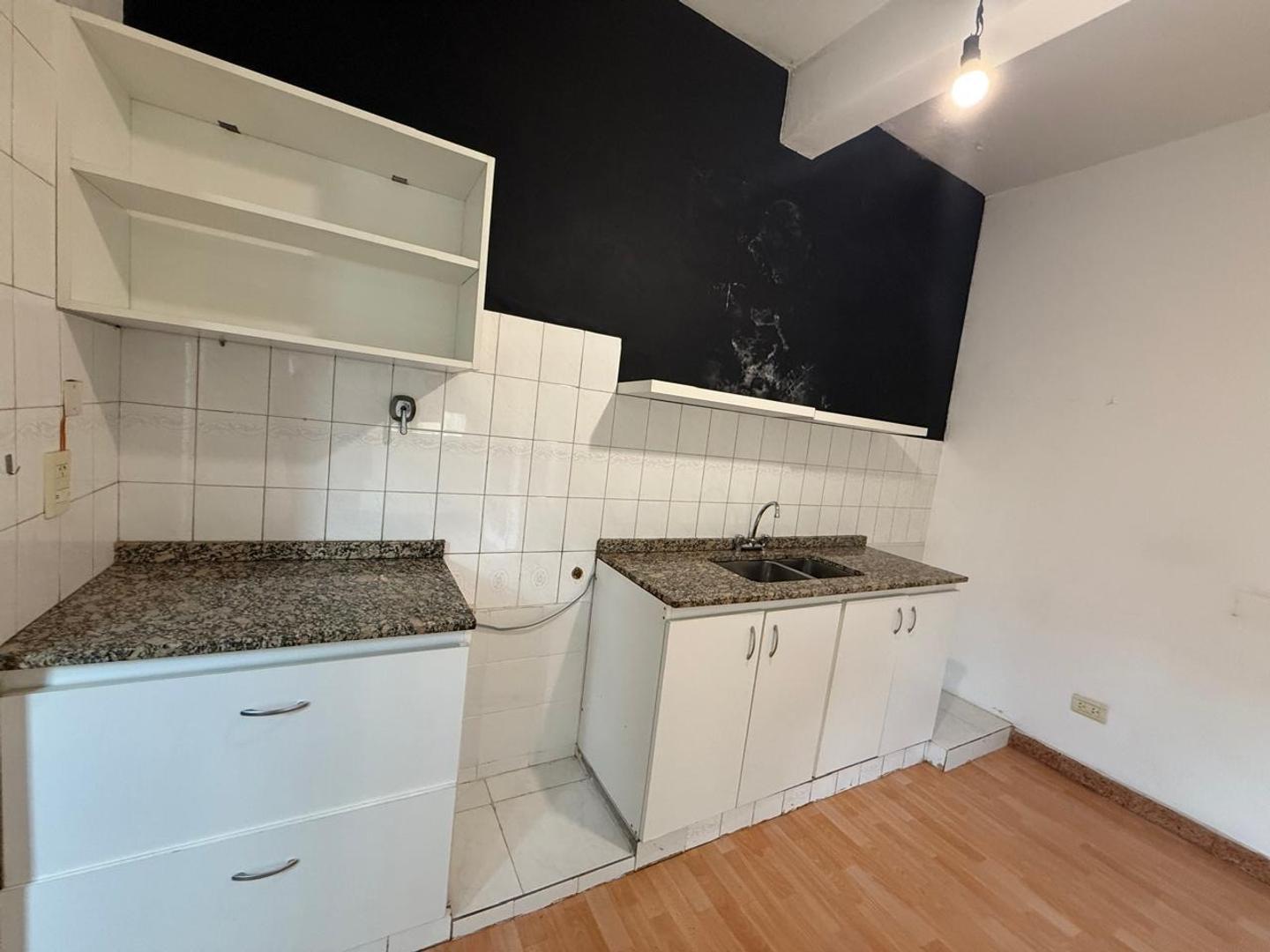 Chiclana 64 , Piso PB