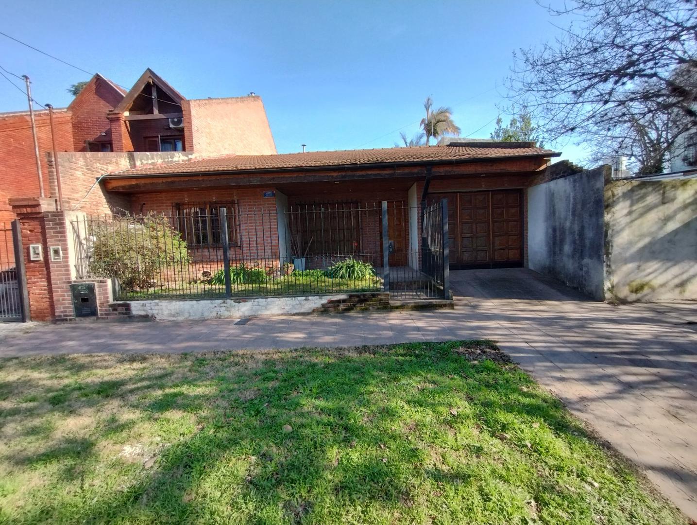 CASA 3 DORM. PARQUE - PILETA - QUINCHO - MORENO