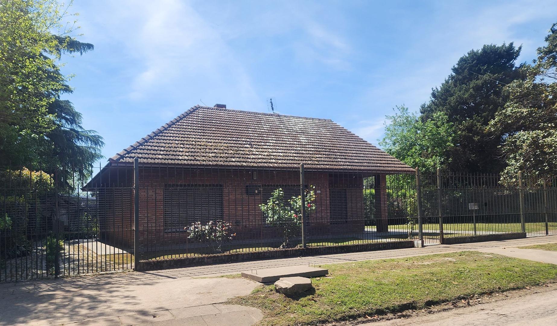 CASA 4 AMBIENTES + 2 LOTES - LIBERTAD