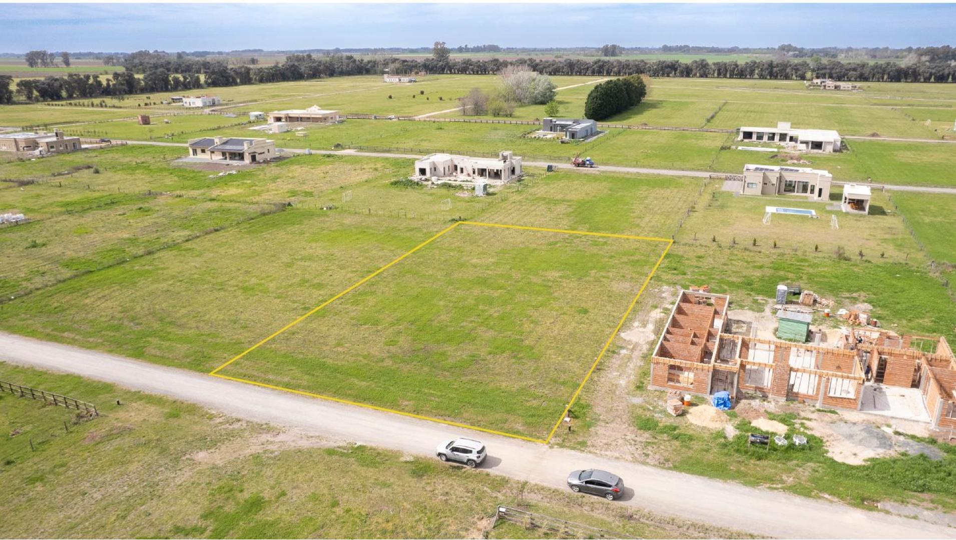 Lote de 2000m2 en Carlos Keen barrio cerrado