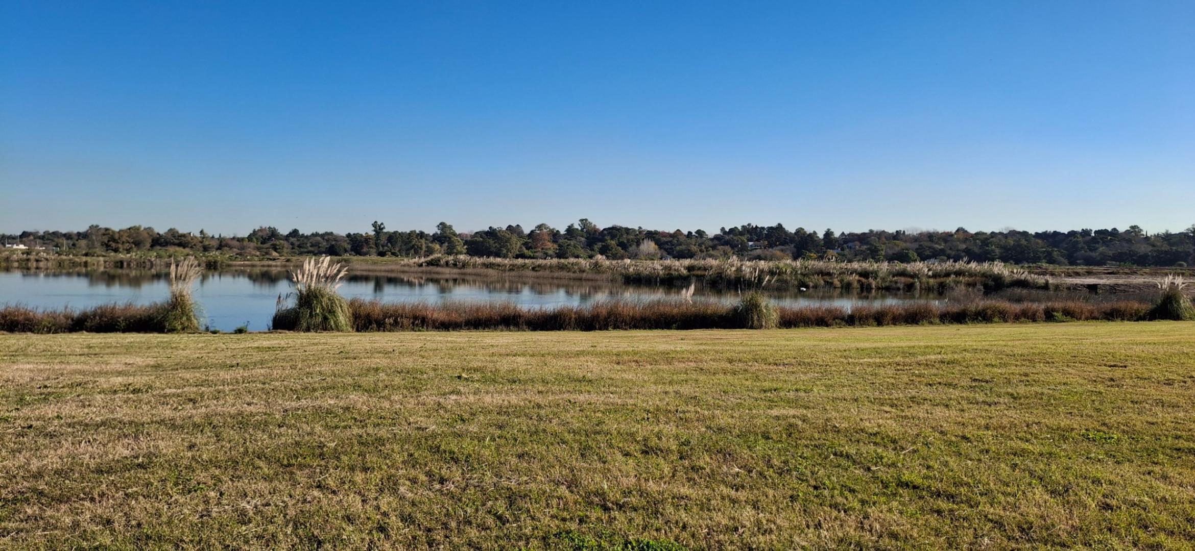 LOTE A LA LAGUNA EN EL BARRIO EL NAUDIR-ESCOBAR