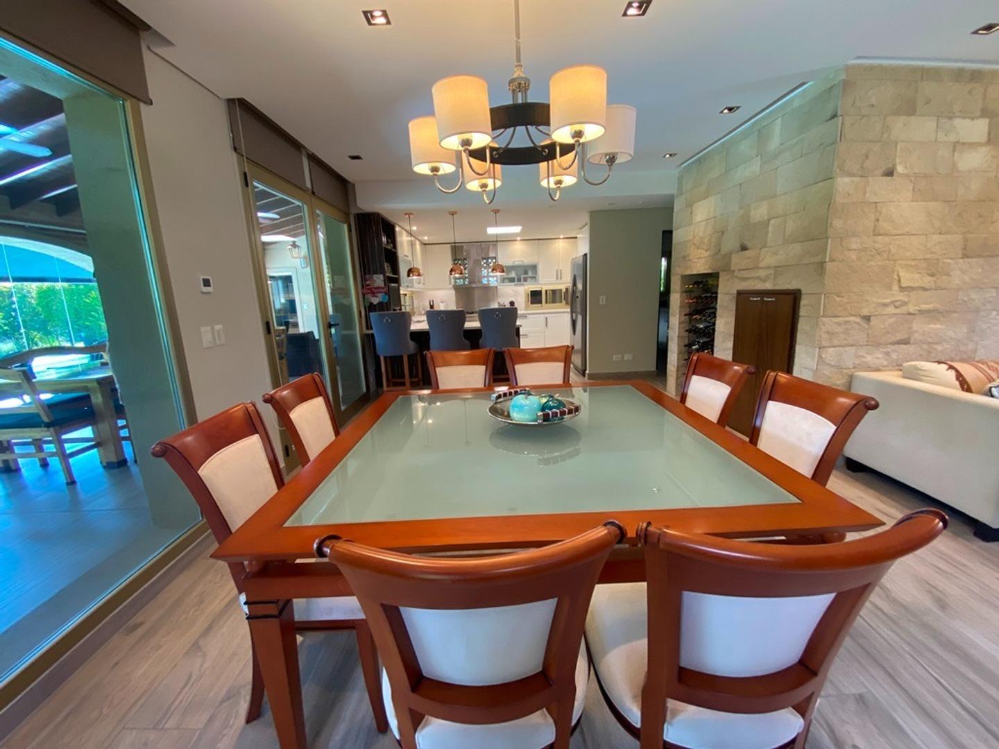 Casa 4 ambientes con 4 baños