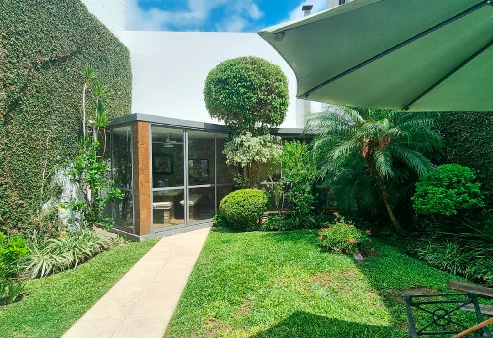 Casa 5 ambientes con 4 baños