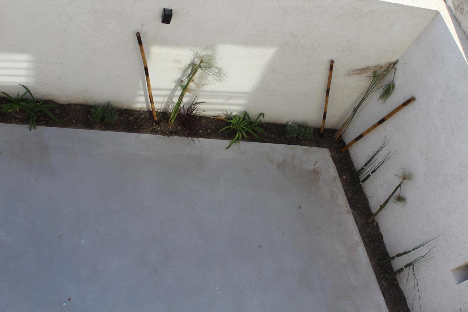 Cocheras descubiertas a 1 cuadra de la estación Villa Bosch