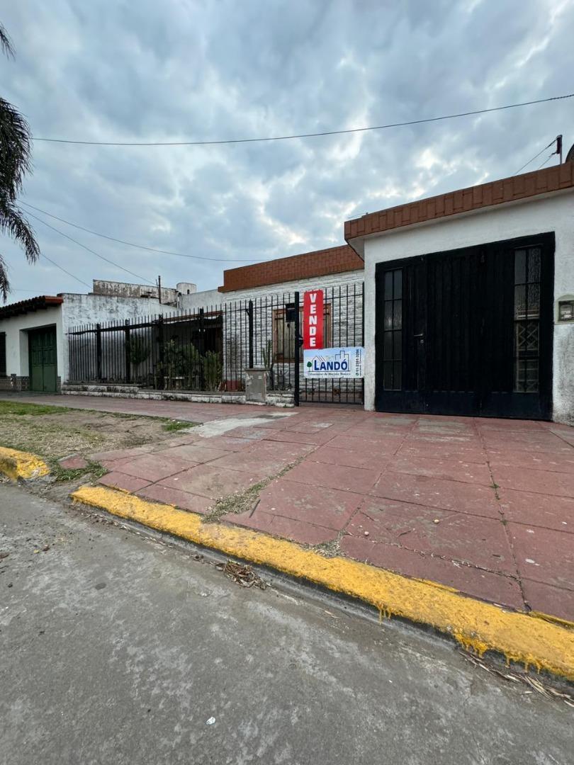 CASA 4 AMBIENTES CON COCHERA Y PATIO - APTO CREDITO