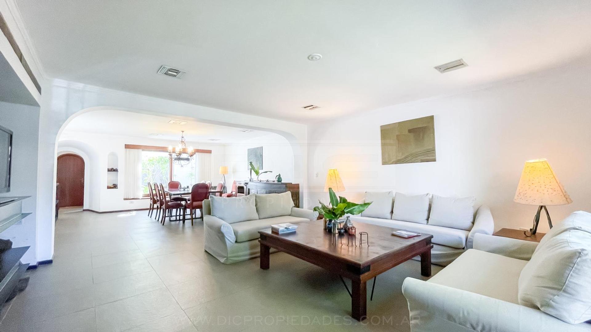 Casa en Venta en Olivos Vias/Maipu, USD 590.000