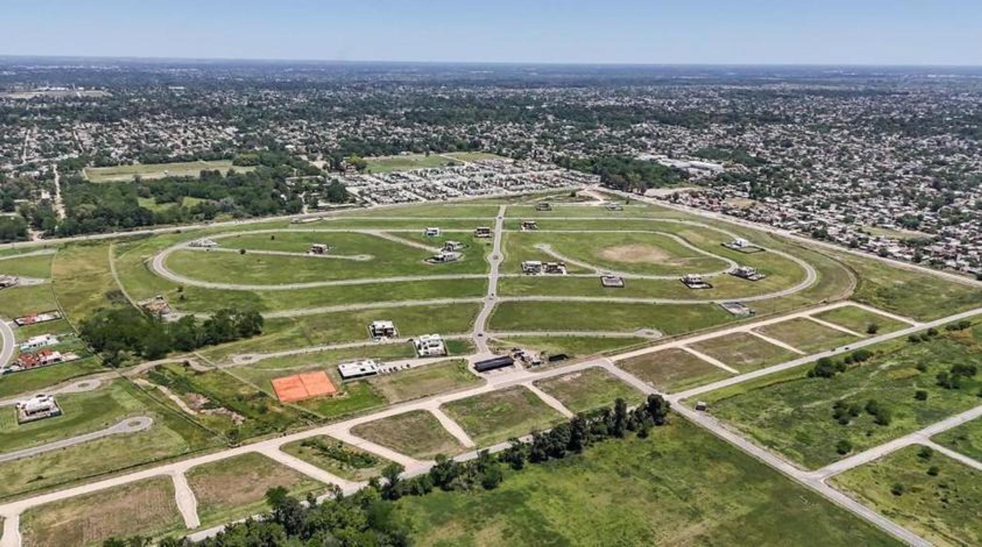 Lote en venta en barrio Village Joven, Bella Vista