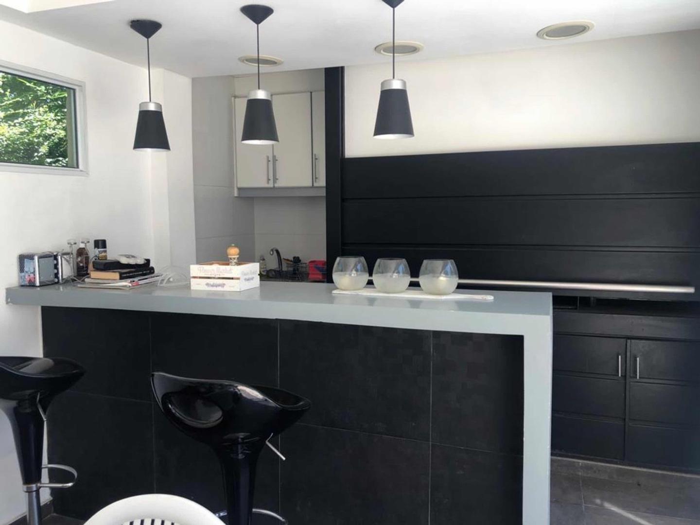 CASA EN VENTA  4 AMB. COUNTRY MI REFUGIO-CANNING