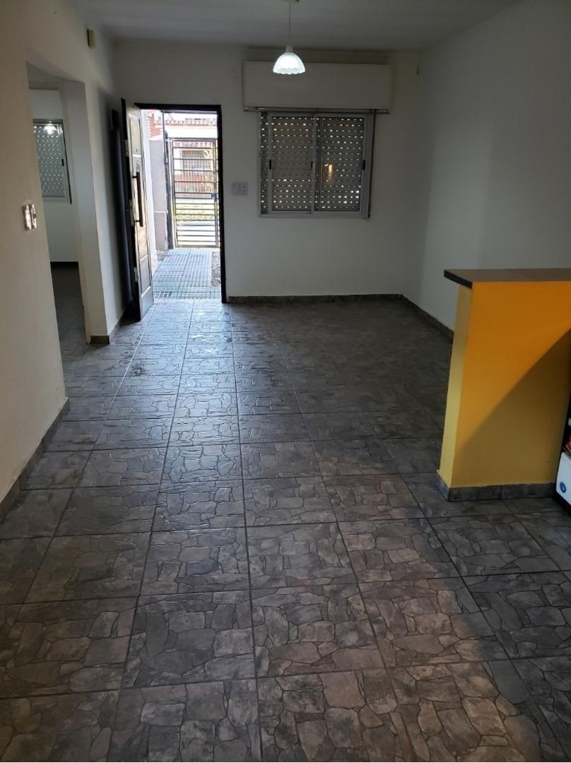 Depto Tipo Casa 2 ambientes con 1 baño