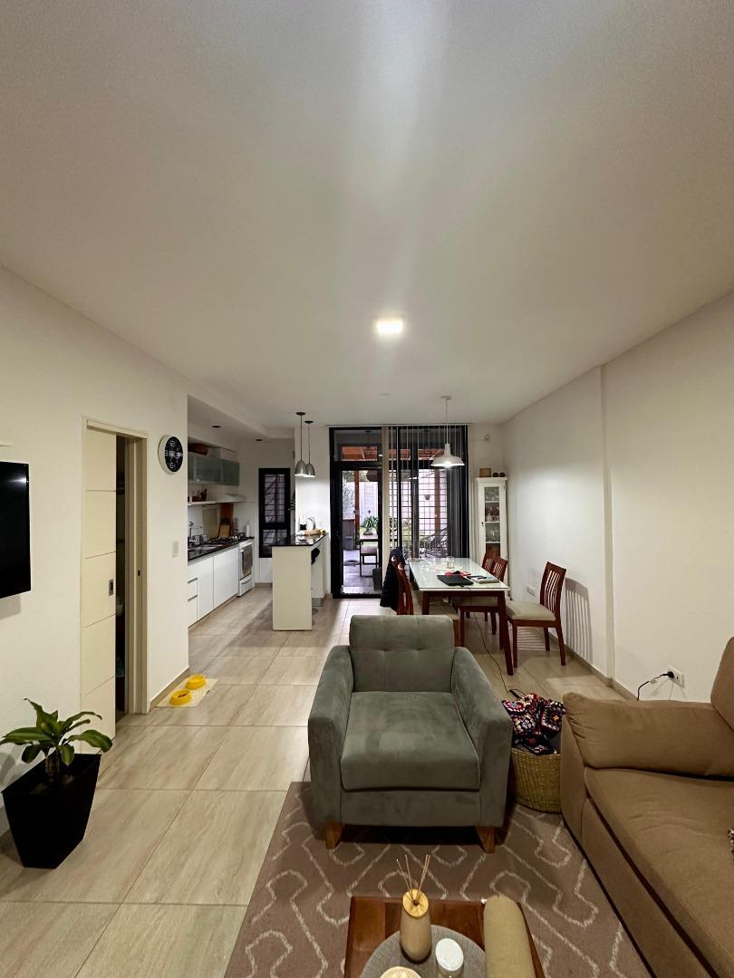 Casa 3 ambientes con 2 baños