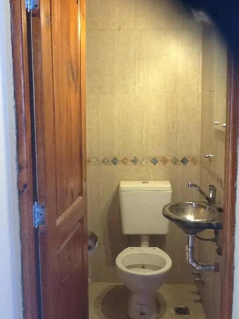 Casa 2 ambientes con 1 baño