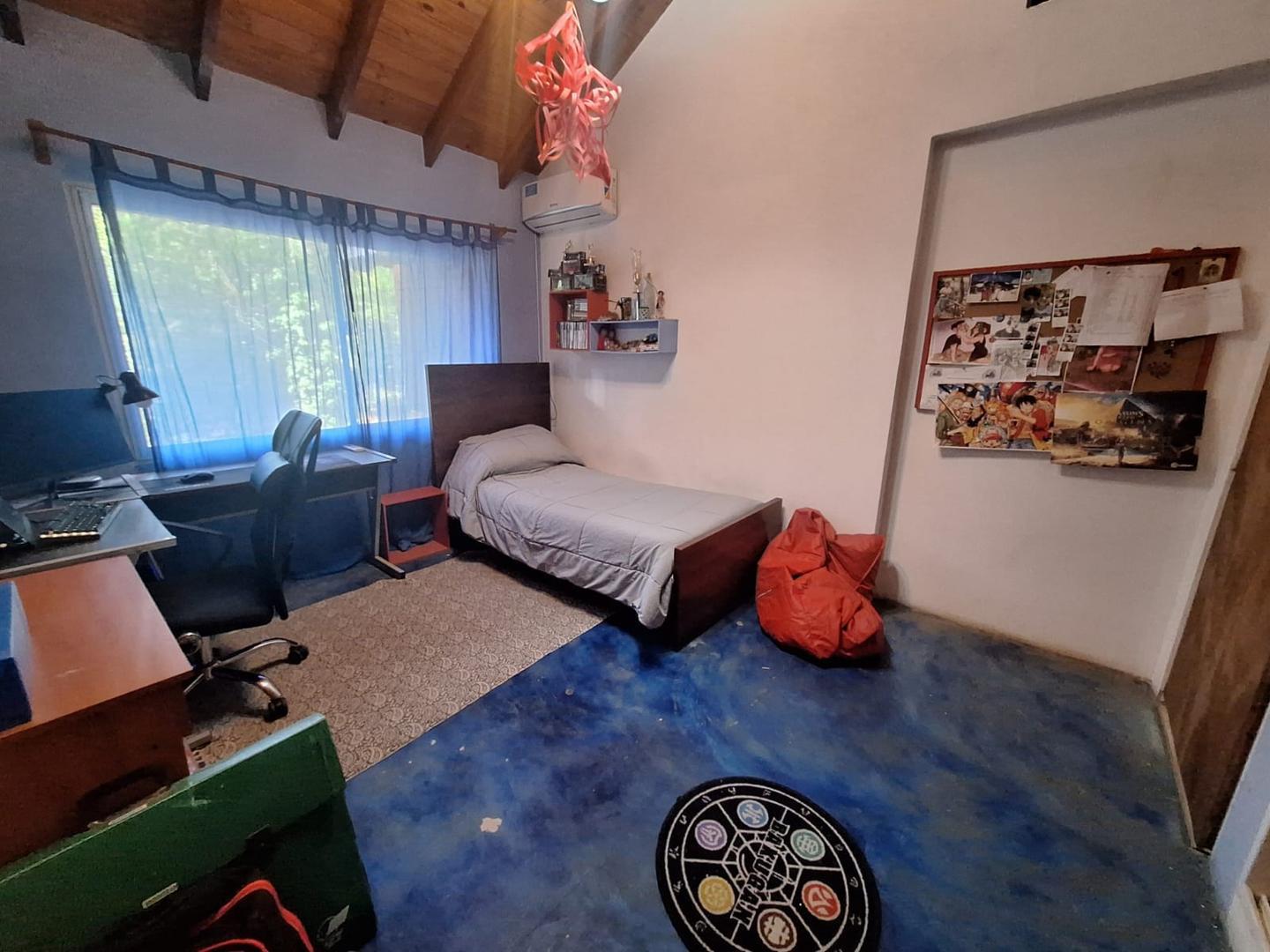 CASA - 6 AMBIENTES -PARQUE - VILLA UDAONDO - LELOIR