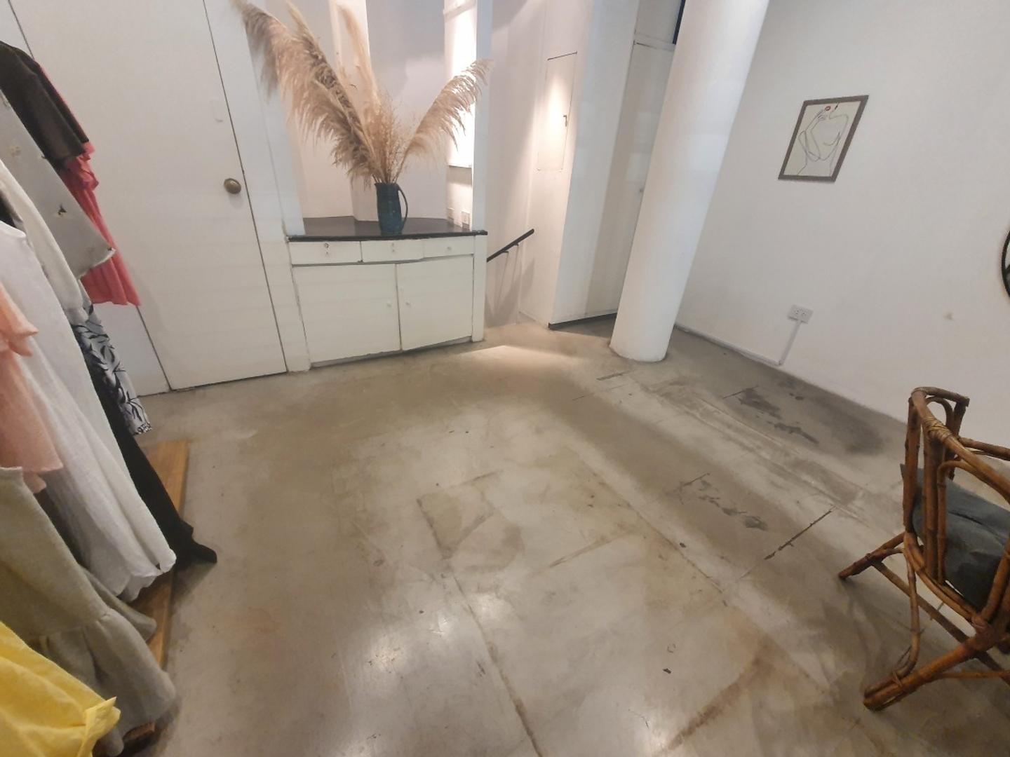 Excelente local en Arenales y Azcuenaga