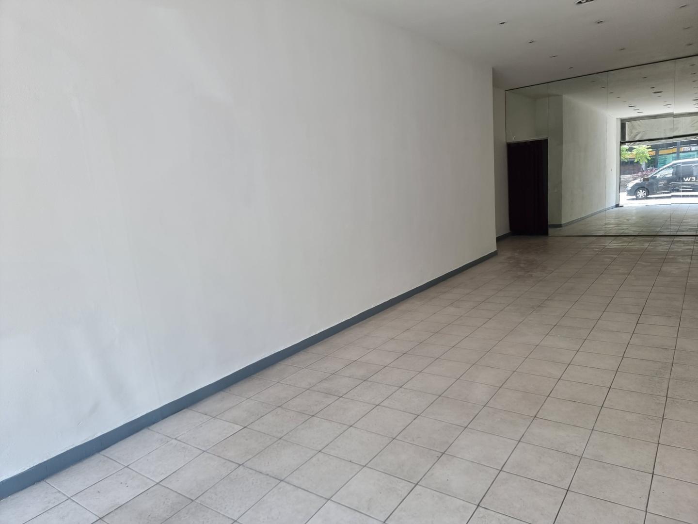 LOCAL 70M2 SOBRE AVENIDA EXC. UBICACION