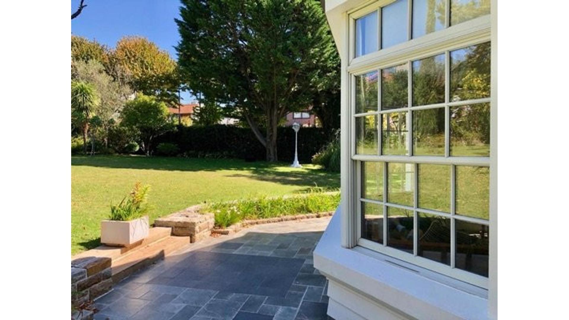 Importante Chalet sobre varios terrenos casi 1000m2. cub