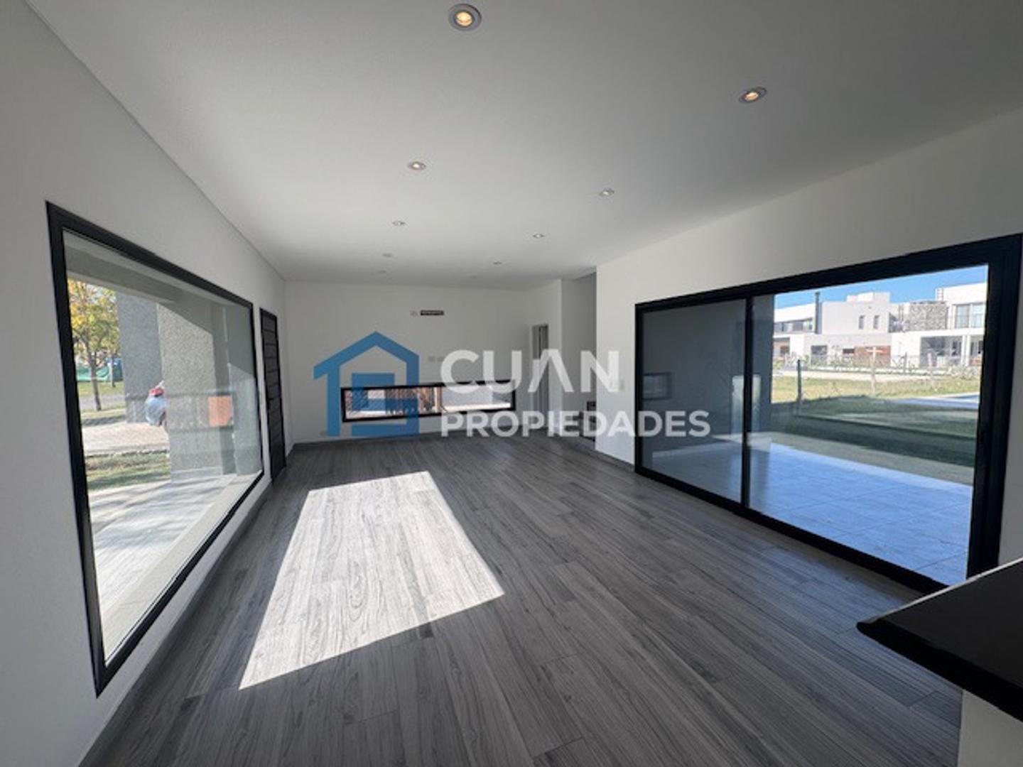 Casa 4 ambientes con 3 baños