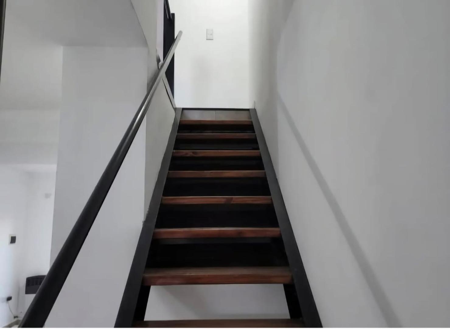 Casa en Alquiler con 2 cocheras