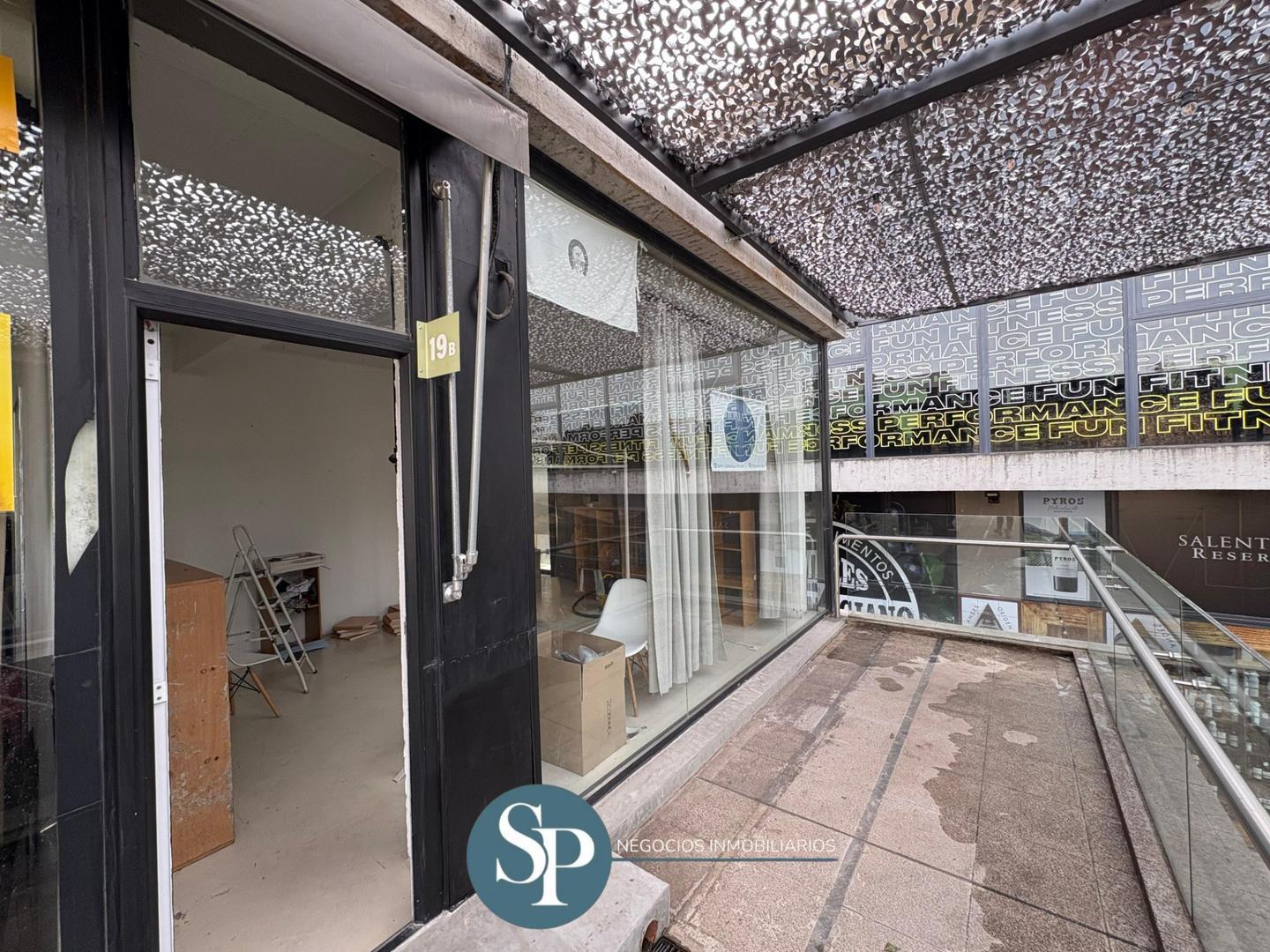 Local en Alquiler - Las piedras Small Center