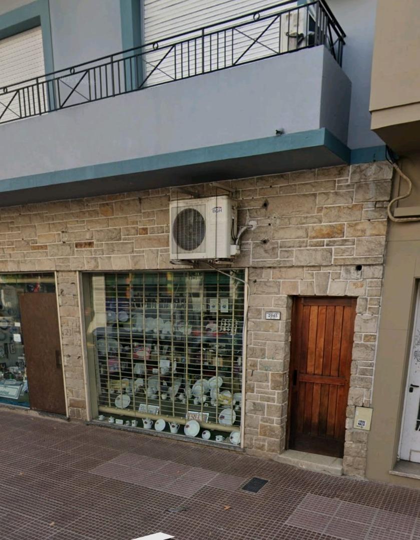 Casa contrafrente 4 ambientes en pleno centro
