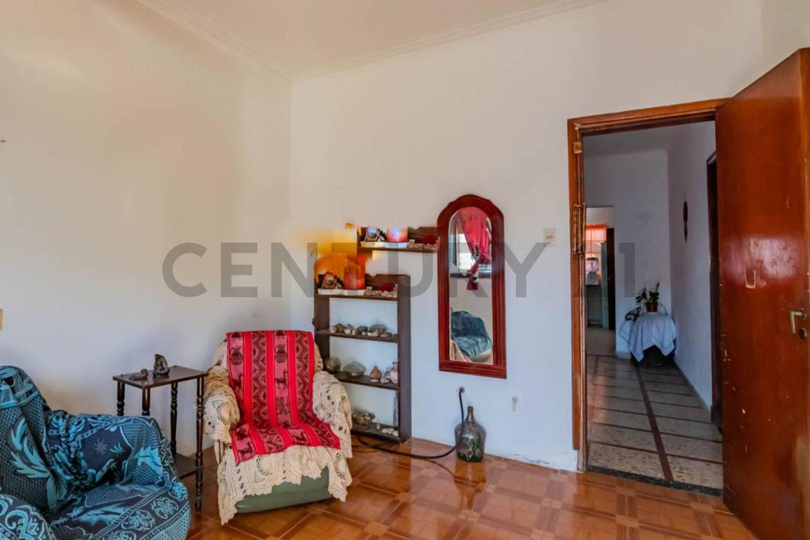 Casa 5 ambientes con 1 baño