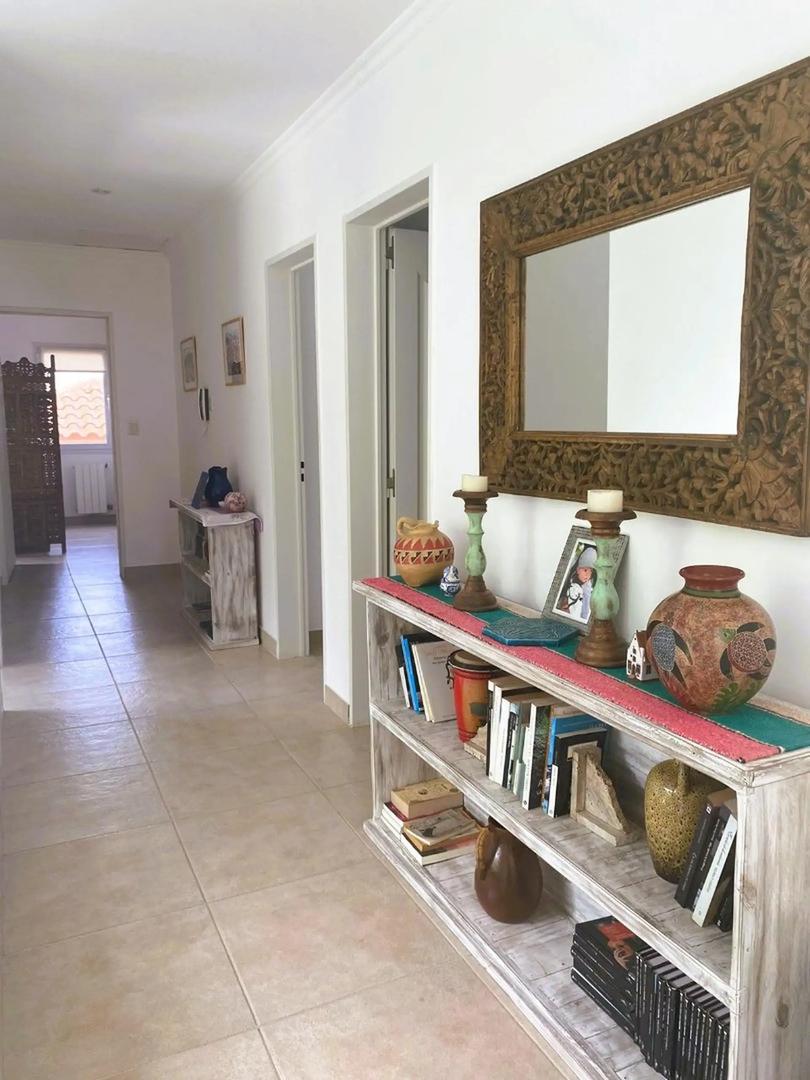 Miralagos-casa Con Jardin A Importante Area Verde.