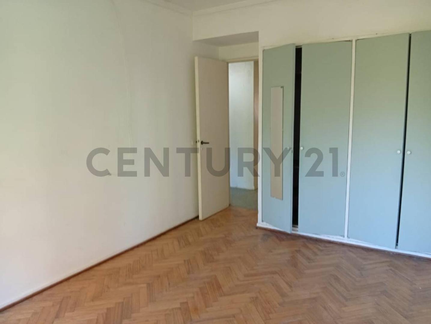 ALQUILER- 4 AMBIENTES CON DEPENDENCIA