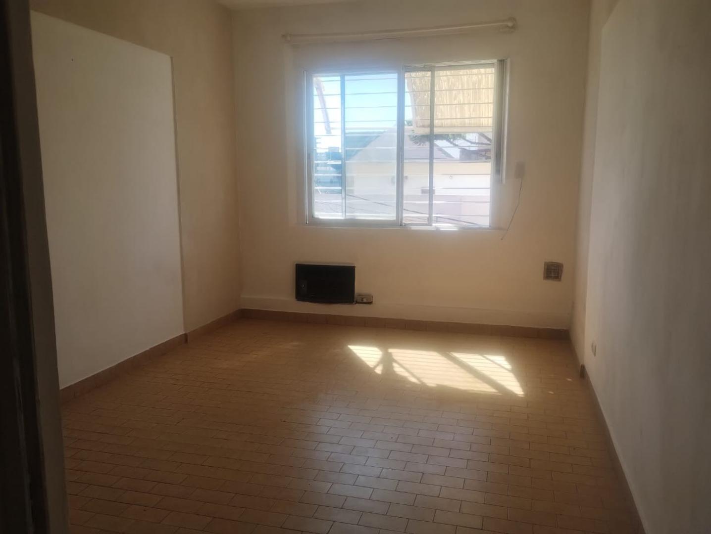 Ramon Lista 3800, Piso 1