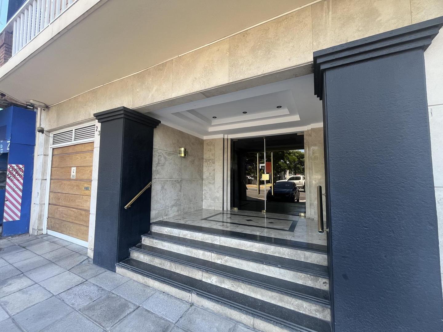 Av. del Libertador  al 200