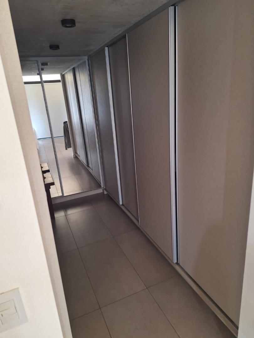 Casa en Alquiler Temporal con 2 cocheras