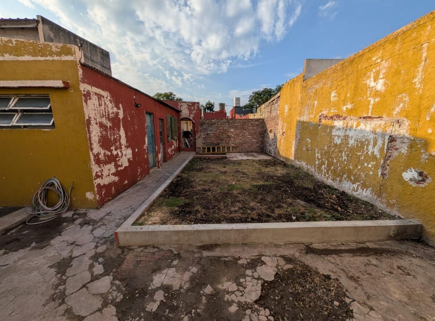 Esmeralda 4000, Piso PB