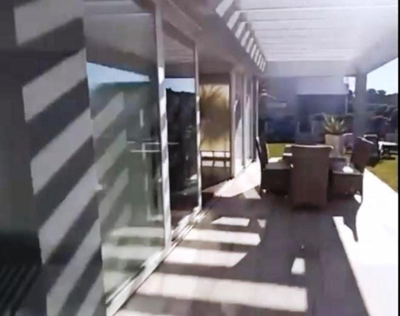 Casa 7 ambientes con 8 baños