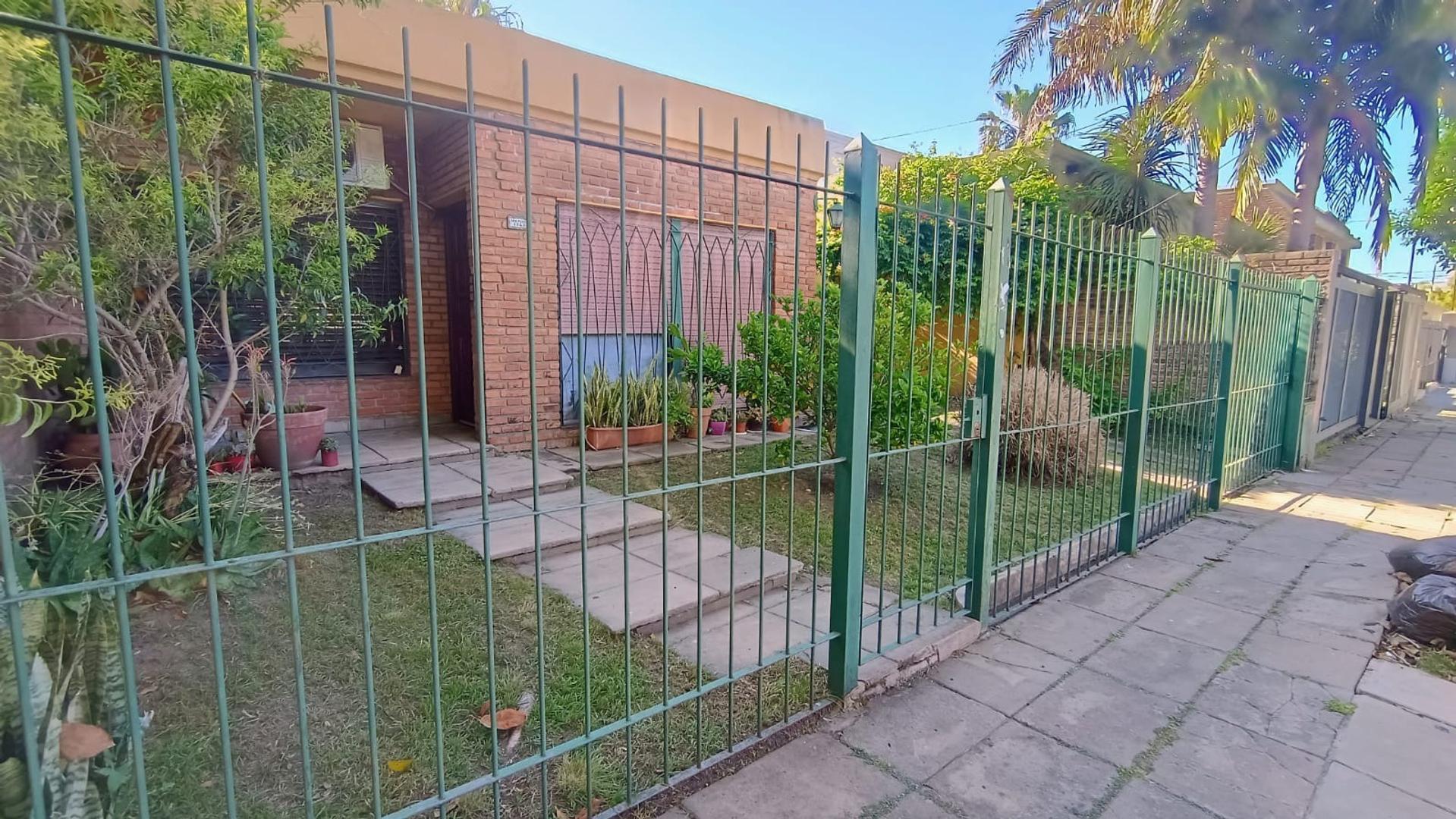 Casa 4 ambientes - castelar norte