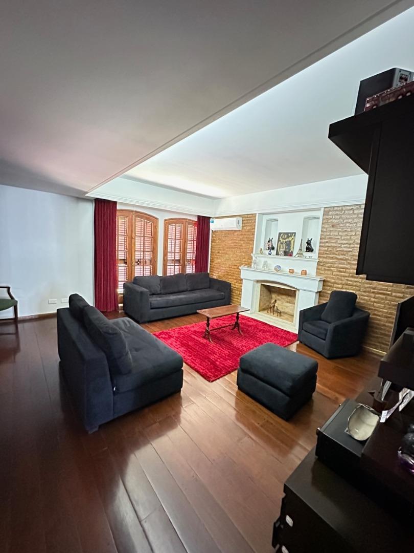 Casa en Venta en 2 plantas con jardín y pileta - Loria 784