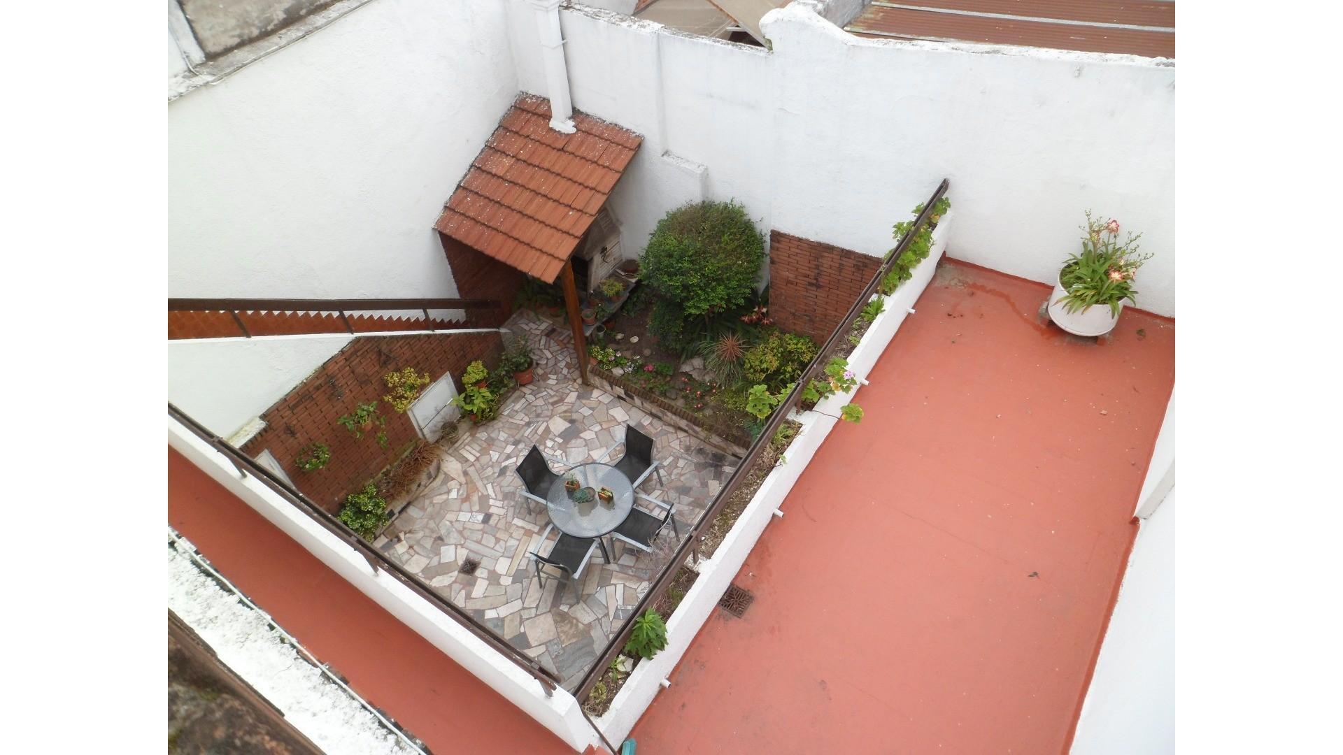 LOTE 8.66x17.78. C/ DEMOLICION (CASA 2 PLANTAS).