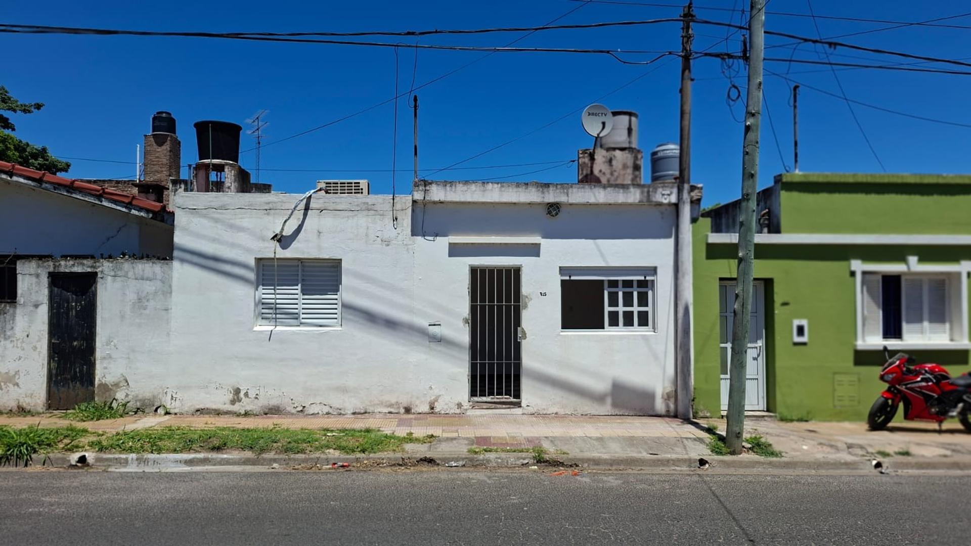 Alquilo casa de un dormitorio en calle Libertad e Ituzaingo