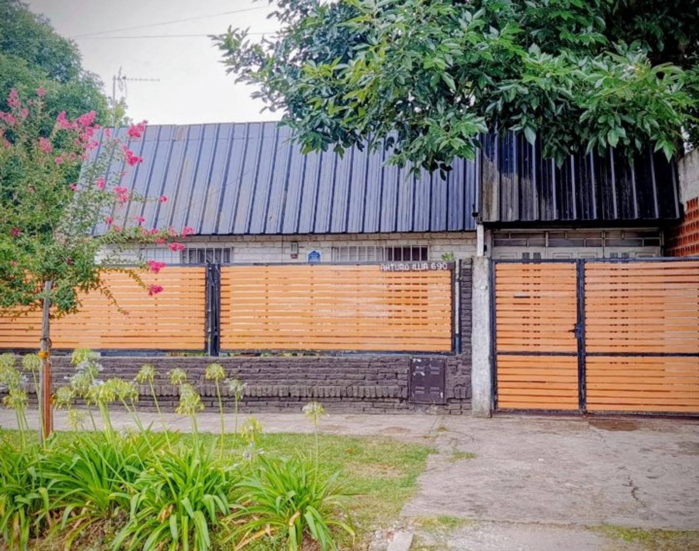 Casa en Venta con 2 cocheras