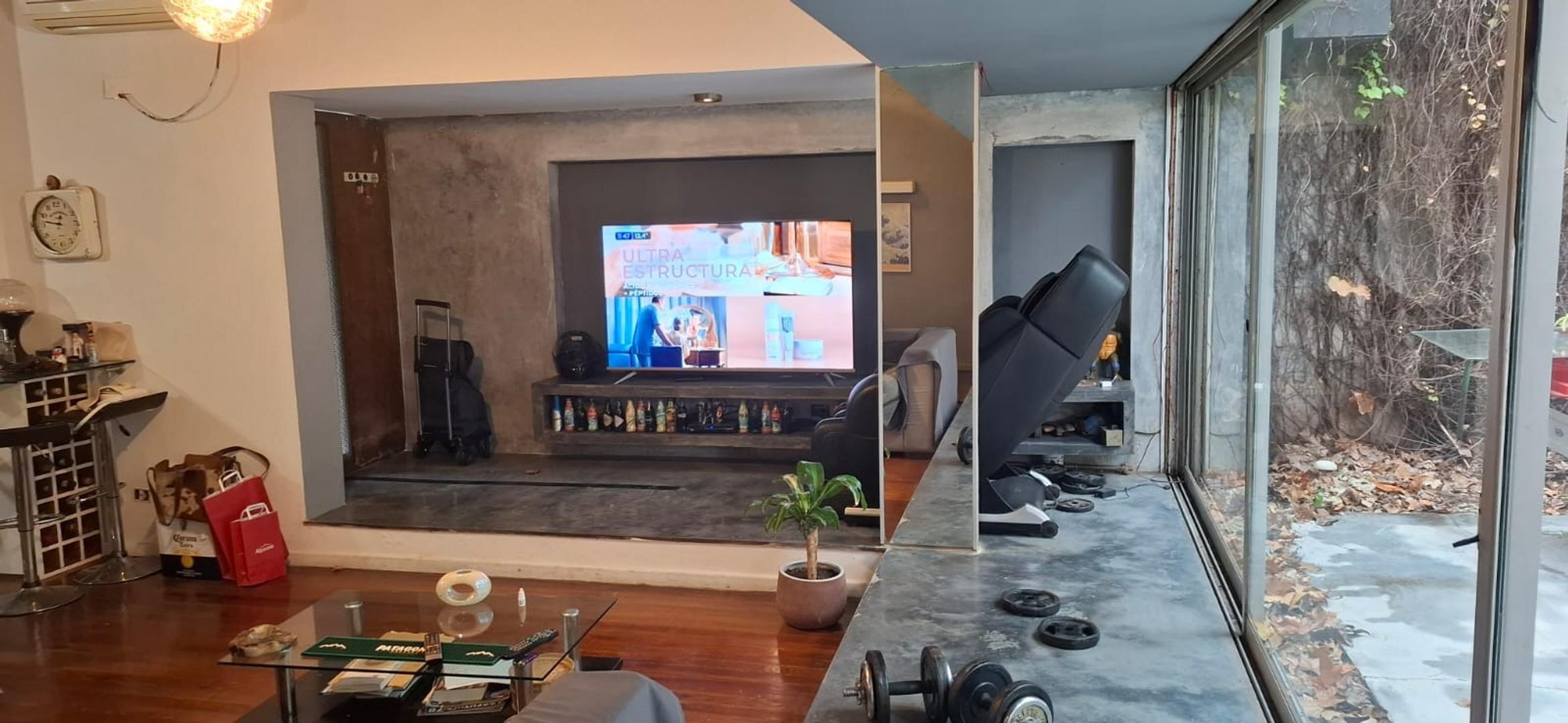 Casa tipo PH de 3 ambientes más escritorio en Olivos.