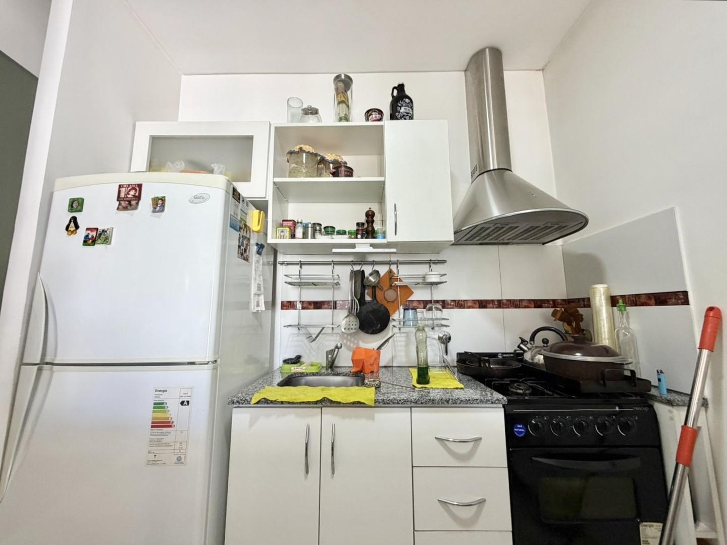 Departamento 2 ambientes con cochera en muy buen estado