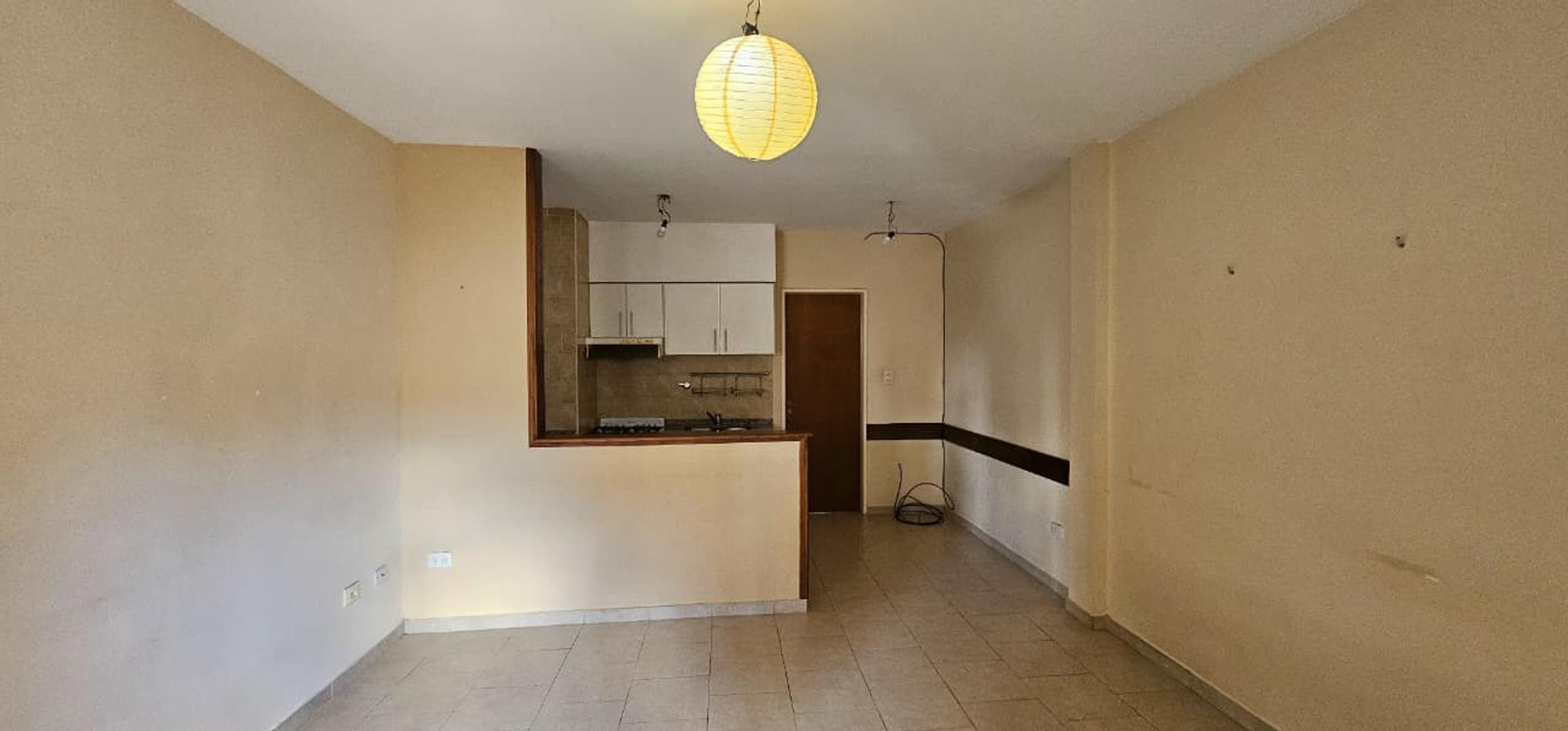 San Lorenzo 2600, Piso 1