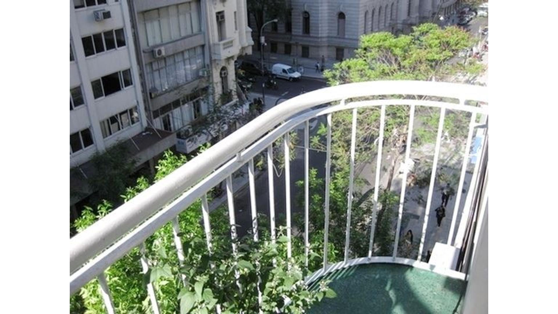 Gral Juan Lavalle 1400