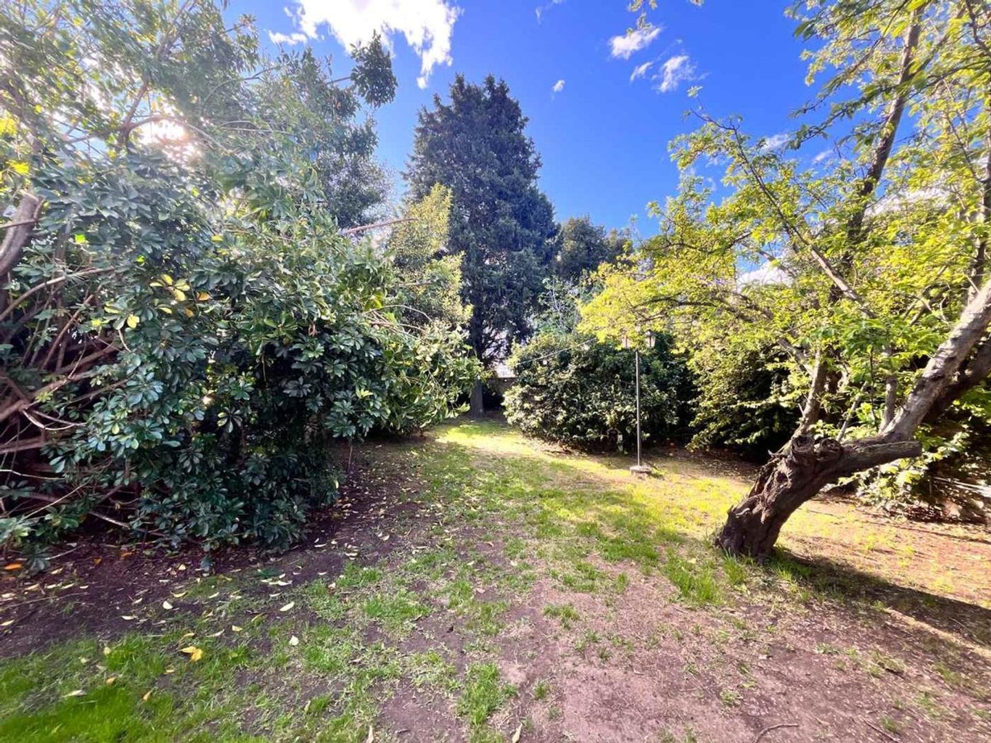 Venta casa 2 amb c/parque URGENTE Lomas de Zamora